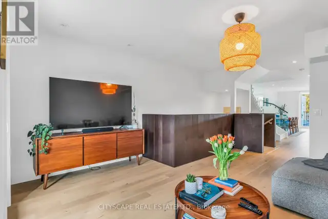 UPPER - 61 EDWIN AVENUE Toronto (Dovercourt-Wallace Emerson-Junc in Long Term Rentals in City of Toronto - Image 25