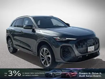 This Audi Q5 delivers a Intercooled Turbo Premium Unleaded I-4 2.0 L/121 engine powering this Automa...