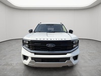 NAVIGATION, LEATHER SEATS, PANORAMIC ROOF, BLIND SPOT MONITOR, ADAPTIVE CRUISE CONTROL Step into the... (image 1)
