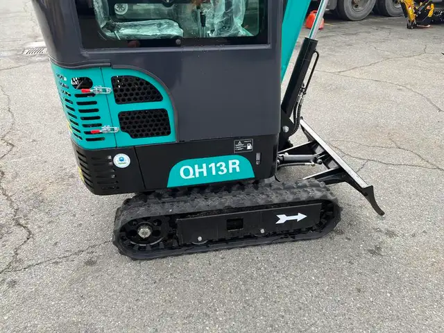 2024 agt Industrial Green QH13R Mini Excavator 420CC Gas Engine  in Heavy Equipment in Richmond - Image 20