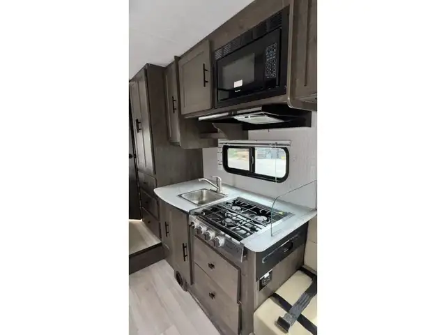 2023 Leprechaun 230CB in RVs & Motorhomes in Laval / North Shore - Image 15