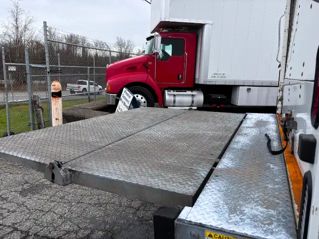2020 Hino 24' 8' in Heavy Trucks in Abbotsford - Image 8