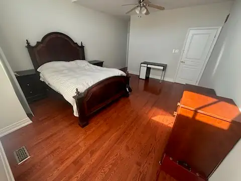 Vaughan area upstairs Room Rent.