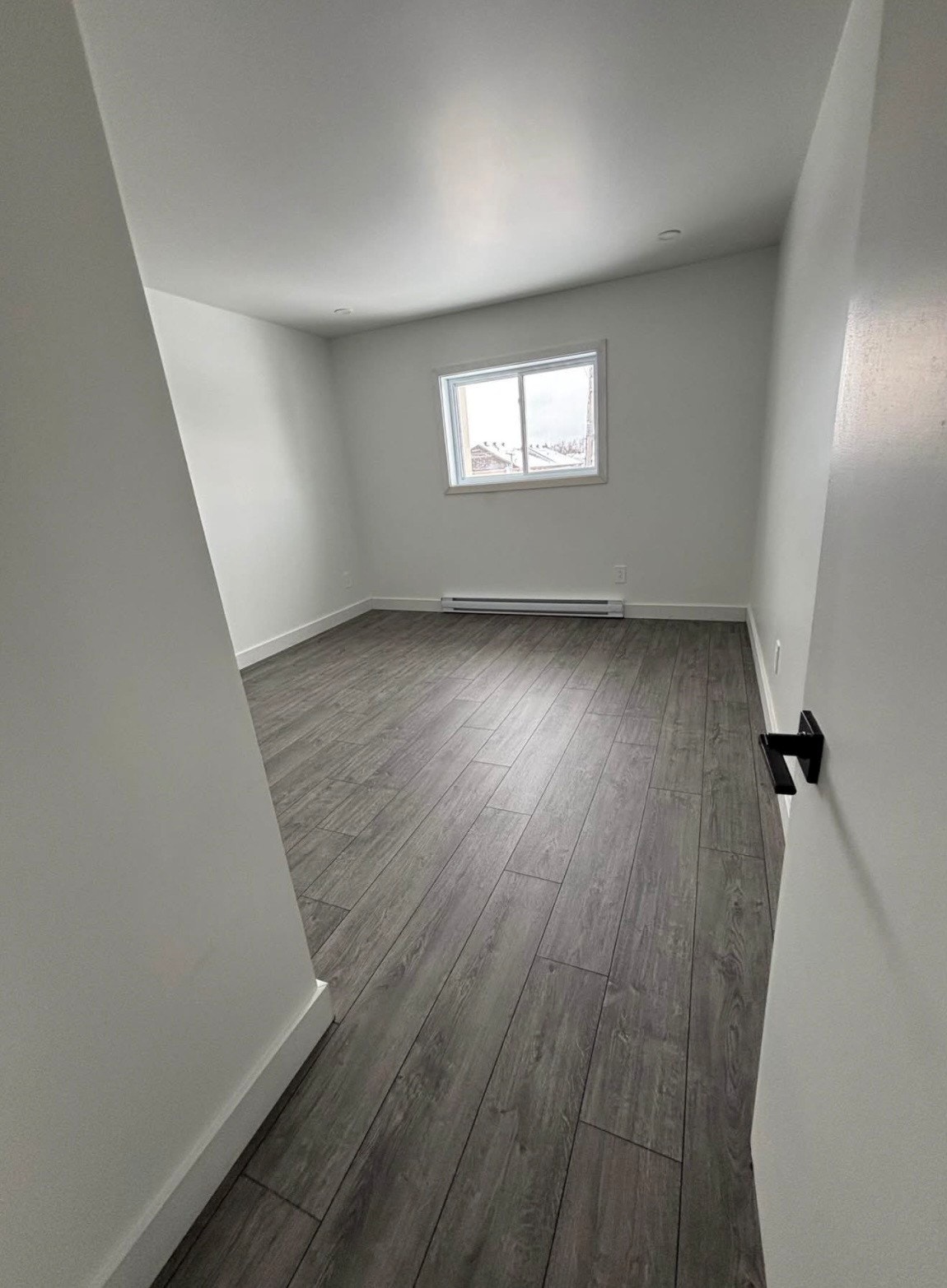 Beau 4½ lumineux à louer – Libre dès maintenant — photo 3