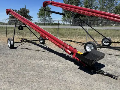 2026 EASY-VEY 8X31 HYDRAULIC CONVEYOR STOCK# A120103 8 INCH DIAMETER 31 FEET LONG 4 FOOT FLEX SPOUT...