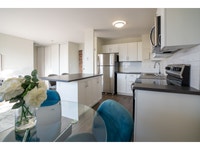 Village Green I & II - 700 & 710 Sir John A. Macdonald Blvd. Fall Into Savings: Lease Now & Get 1 Mo... (image 4)