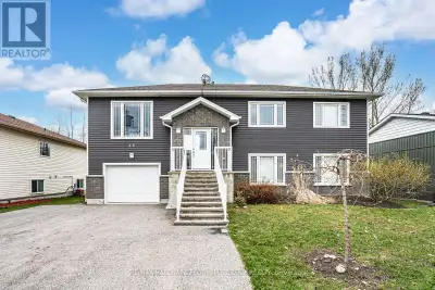 RAISED BUNGALOW WITH IN-LAW SUITE POTENTIAL IN A SCENIC GEORGIAN BAY COMMUNITY! Welcome to this brig...