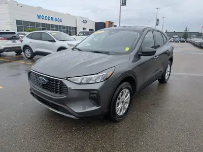 Welcome to Woodridge Ford. Apple CarPlay, Android Auto, Power Liftgate, Blind Spot Detection, Lane K...