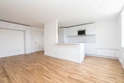 Renovated one bedroom, Eglinton and DVP - ID 198, View more