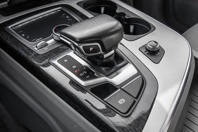 2017 Audi Q7 3.0T Komfort | Awd | Toit Panoramique | Awd | Toit  in Cars & Trucks in City of Montréal - Image 28