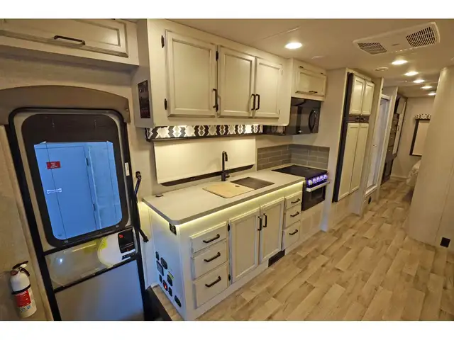 2022 Jayco Greyhawk 29MV Classe C VR/RV Crics Hydrauliques + Sol in RVs & Motorhomes in Laval / North Shore - Image 12