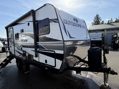 If you want a smaller trailer that still gives you a full, comfortable bathroom and true four-season...