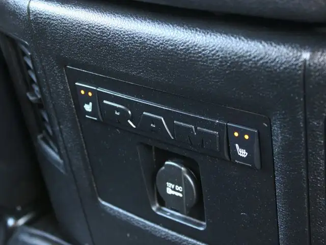 2016 Ram 3500 Laramie 4x4, AISIN, Sunroof, Cooled/Heated Leather in Cars & Trucks in Calgary - Image 18