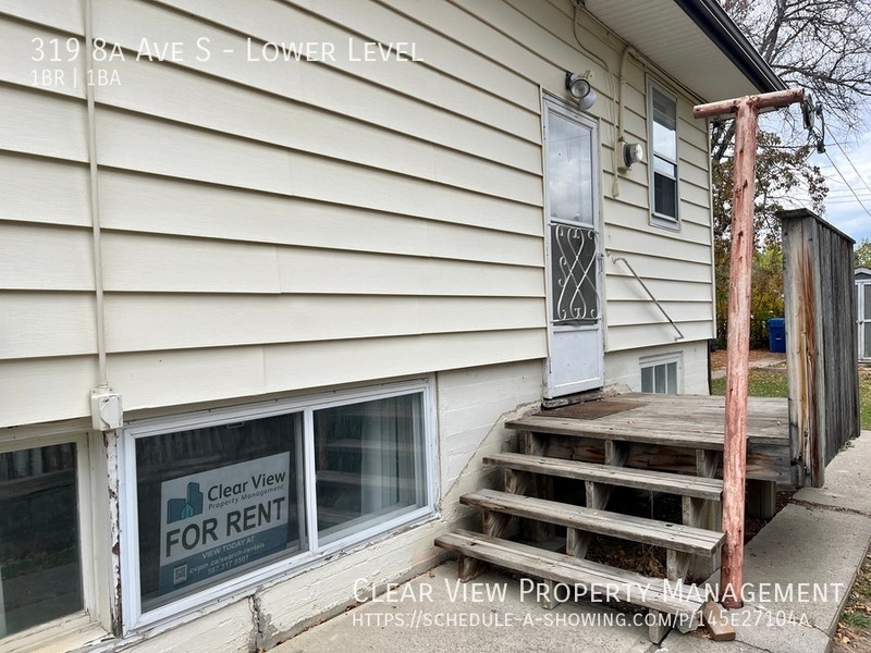 One bedroom bright suite in south Lethbridge with utilities incl Long