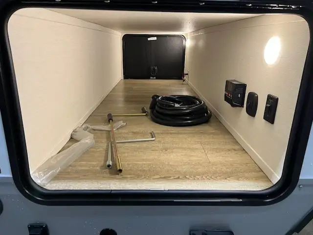 2025 Alpha Wolf 33RL-L Limited Couples Camper RV in Travel Trailers & Campers in Winnipeg - Image 24