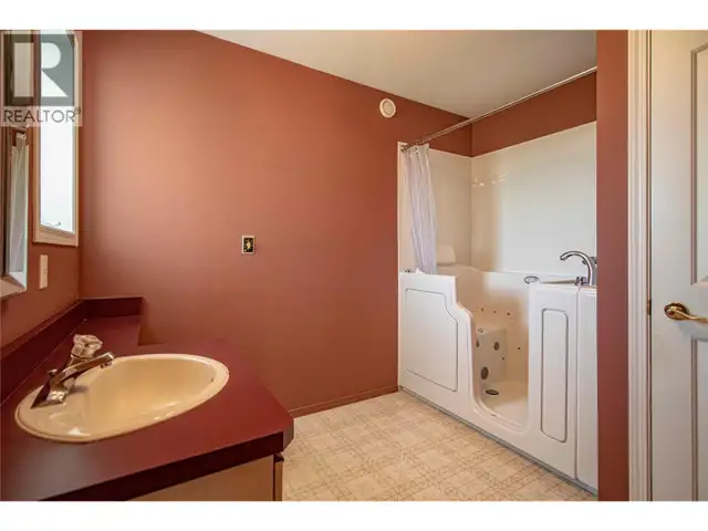 2263 Carmi Road Penticton, British Columbia in Houses for Sale in Penticton - Image 22