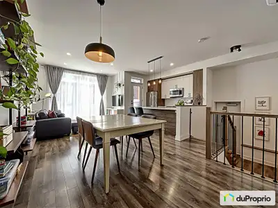 Superbe condo sur 2 étages, lumineux et moderne, situé dans un quartier recherché ! Ce condo bénéfic...