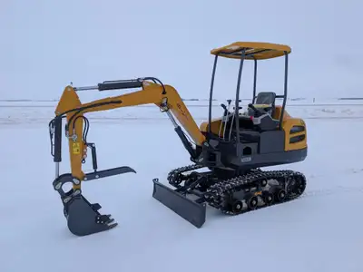 2025 CFG INDUSTRIAL MX50R - pilot controls, gas engine, 17 inch dig bucket, hydraulic thumb, 1 auxil...