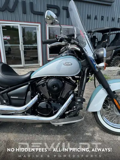 LIFE STYLE When you want to do it all, the Vulcan 900 Classic is the midsize cruiser for the job. Co...