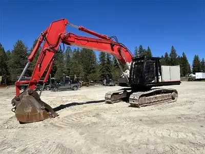 2005 Link Belt 330 LX 33 Ton Excavator - Enclosed cab, A/C, pilot controls, cab screens, dig bucket,...