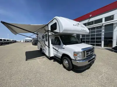 EAST TO WEST Entrada Class C gas motorhome 2200S highlights: 60in.in. x 80in.in. Bunk Over Cab Queen...