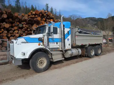 2005 KENWORTH T800 Dump Truck - Caterpillar C15 Acert 475 hp engine, Eaton Fuller RTLO18918B 18 spee...