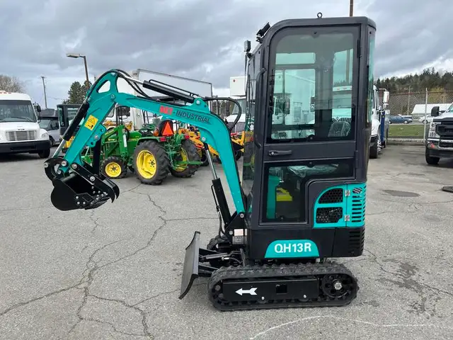 2024 agt Industrial Green QH13R Mini Excavator 420CC Gas Engine  in Heavy Equipment in Richmond - Image 4