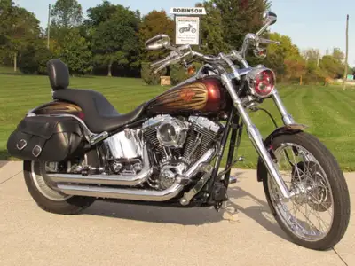 ONLY 17,000 KM - Immaculate Condition - Original Canadian Bike This is a Gorgeous 2005 Softail Deuce...