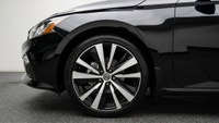2021 Nissan Altima SR Experience the perfect blend of sporty design and all-weather driving confiden... (image 7)