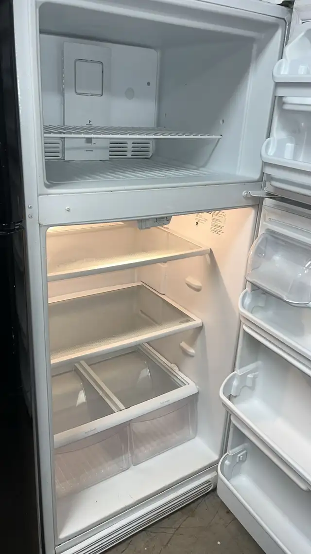 Frigidaire 30” Very Clean Fully Tested  30-Day Warranty in Refrigerators in Kitchener / Waterloo - Image 4