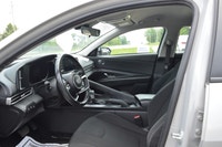 2021 Hyundai Elantra Preferred 126,268 KM Only $16,999 or $122 Bi-weekly. Bi-weekly payment includes... (image 8)
