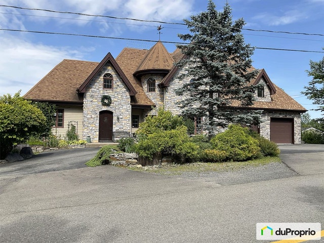 $965,000 - Split Level for sale in St-Sauveur — photo 1