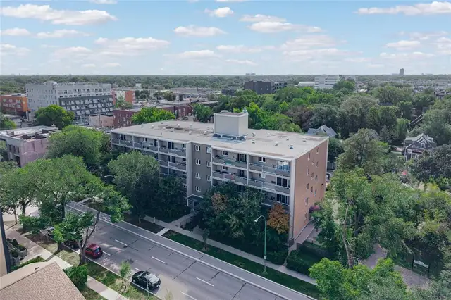 104 – 500 Stradbrook Avenue property photograph 4