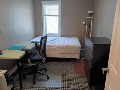 April 1-Bank/Walkley-20m/Carleton-30m/Ottawa U-Furn, 8X14- VIDEO BRAND NEW LISTING! Available April...