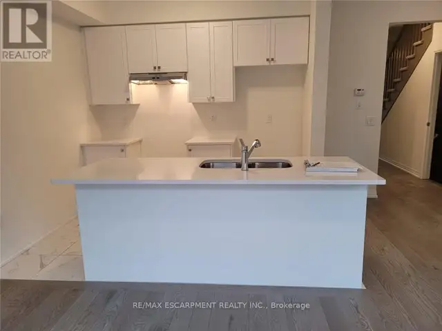 113 FREEDOM CRESCENT Hamilton (Mount Hope), Ontario62868539419266123