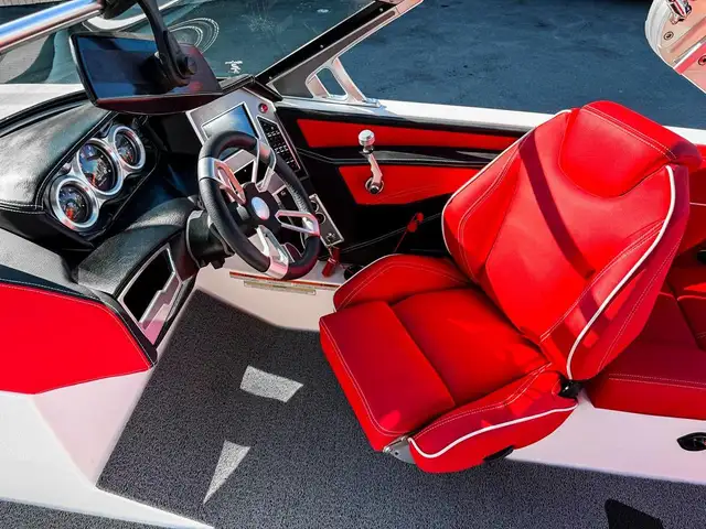 2019 Mastercraft XT 23 in Powerboats & Motorboats in Laval / North Shore - Image 16