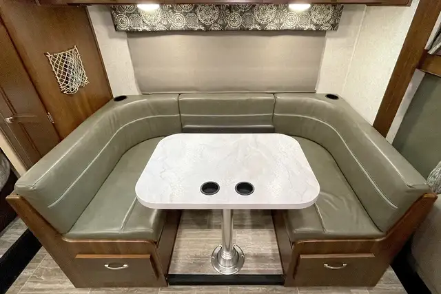 2019 Forest River Sunseeker 2420MS – Pre-Owned Class C Motorhome in RVs & Motorhomes in Red Deer - Image 24