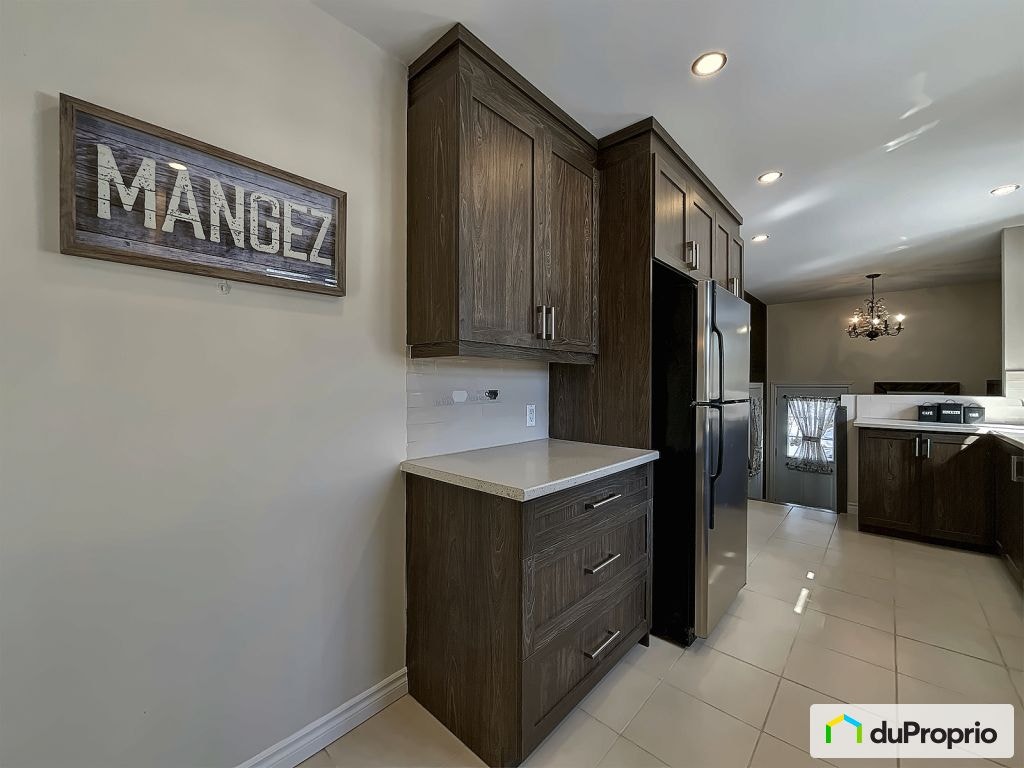 $815,000 - Bungalow for sale in Mercier — photo 1
