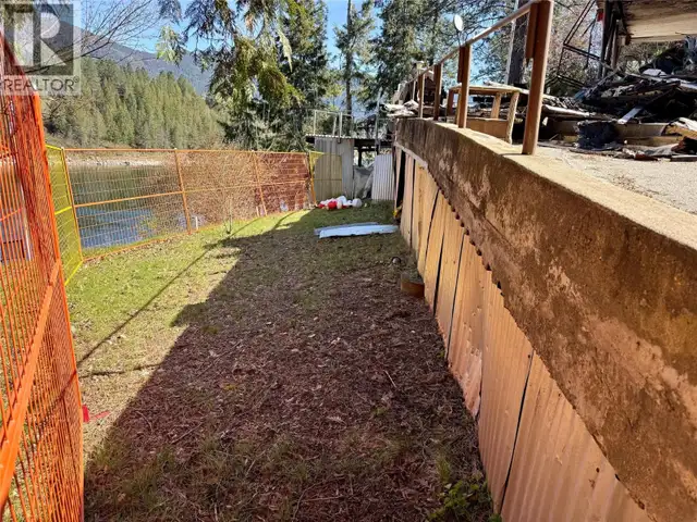 604 11th Street Castlegar, British Columbia in Land for Sale in Nelson - Image 8