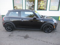 Fresh, local trade in with a clean Carfax, two sets of keys and brand new set of winter tires! Loade... (image 7)