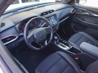 2022 Chevrolet Trailblazer RS AWD Sporty, stylish, and ready for all-season confidence this 2022 Che... (image 9)