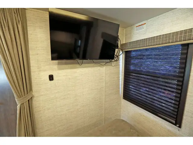 2024 Entegra Coach Qwest SE 24L + Moteur Mercedes Diesel in RVs & Motorhomes in Laval / North Shore - Image 13