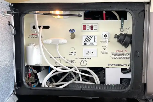 2014 MONACO DYNASTY 44PDQ in RVs & Motorhomes in Red Deer - Image 10