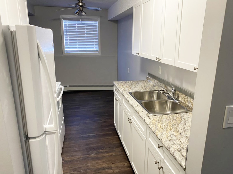 MacKenzie Manor - 2 Bedroom 1 Bath Apartment for Rent 3