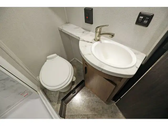 2021 Forest River Sunseeker Forester 2380 B+ DIESEL Full paint in RVs & Motorhomes in Laval / North Shore - Image 22