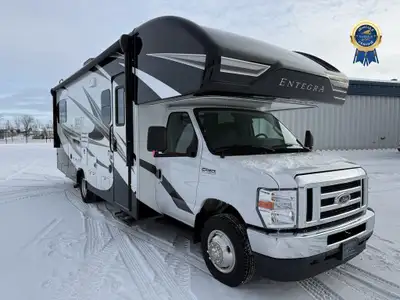 Superbe motorisé classe C Entegra Odyssey 25R 2023 bas kilométrage belle division a voir !!!!! We al...