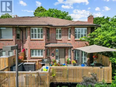 Welcome home in the core of London's vibrant downtown at 152 Albert Street Unit 14! This rare find i...