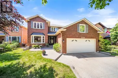 Immaculate Family Home Backing onto Trails in Prestigious Glen Abbey Welcome to this beautifully mai...