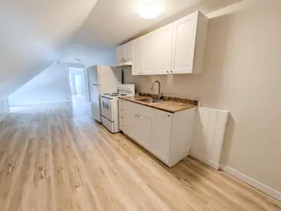 This 2-bedroom, 1-bathroom apartment in Welland offers a comfortable layout ideal for everyday livin...