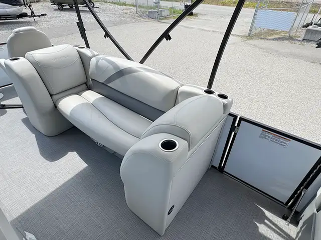 2019 SYLVAN Mirage 8522 Party Fish Luxury Ed TRITOON -used ponto in Powerboats & Motorboats in Prince Albert - Image 22